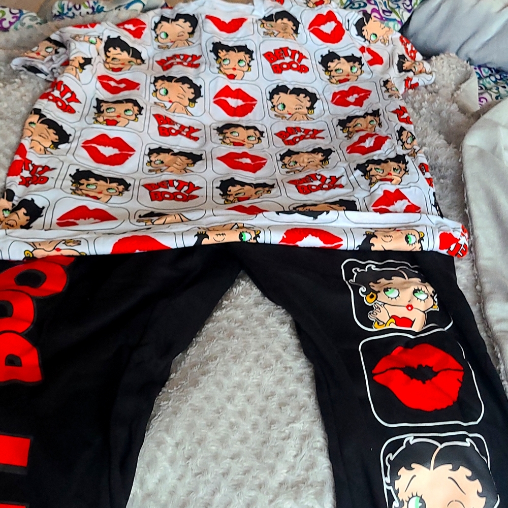 Betty Boop Sweats and T shirt Set Size XL